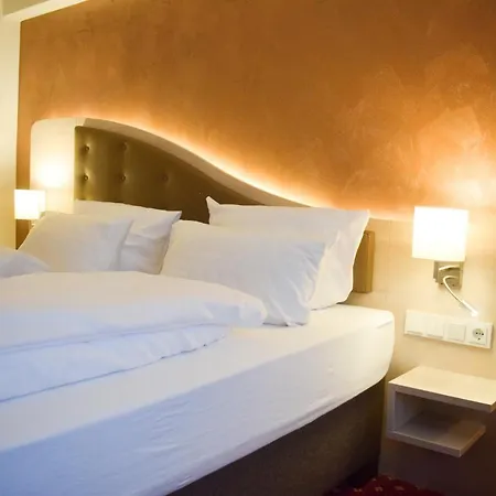 Hotel Akzent Jonathan 4*