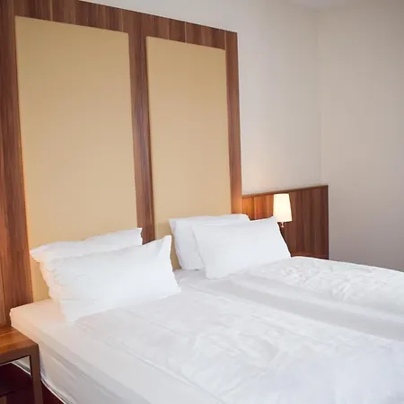 Akzent Hotel Jonathan 4*