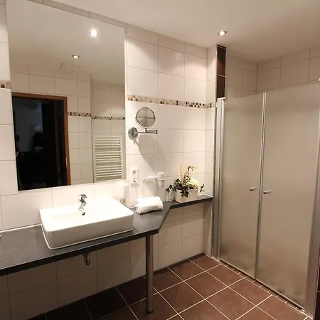Hotel Akzent Jonathan 4*