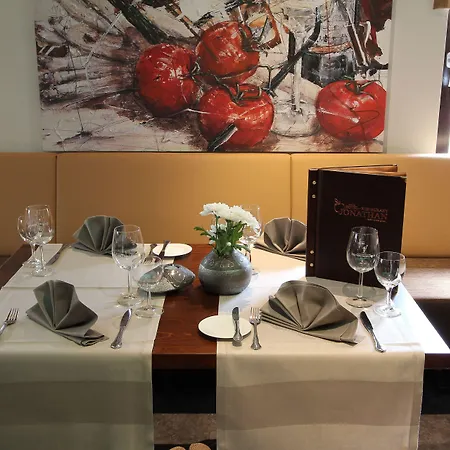 Akzent Hotel Jonathan 4*