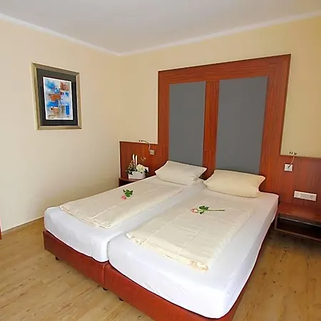 Akzent Hotel Jonathan 4*