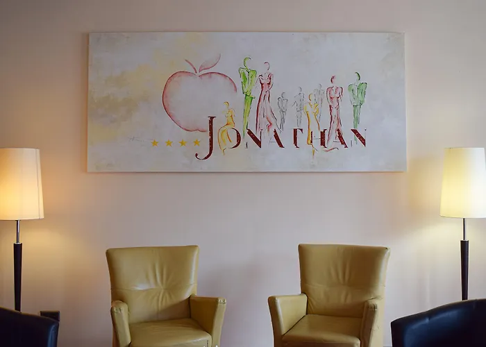 Akzent Jonathan Hotel 4*